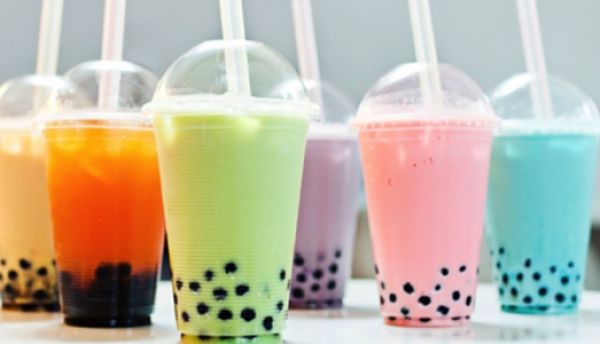 picture of bubble tea in to-go cups